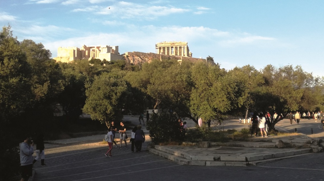 Συμβολή Διονυσίου Αρεοπαγίτου με την Αποστόλου Παύλου. 