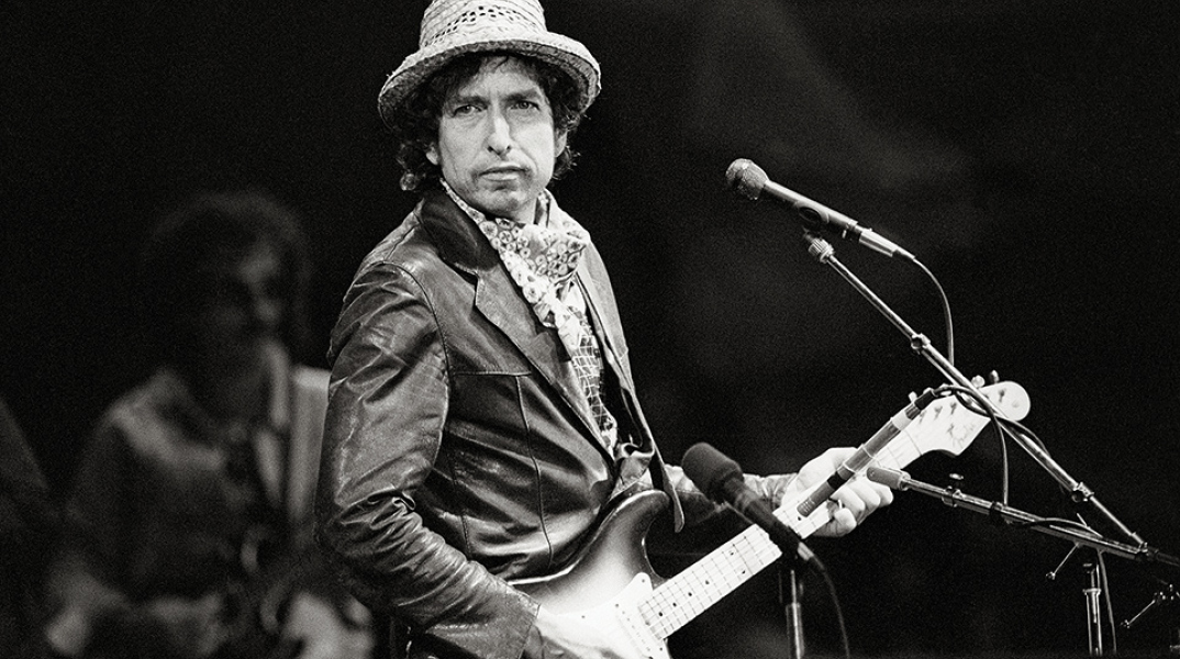 Σε δημοπρασία βγαίνει μια νέα εκδοχή του «Blowin’ In The Wind» του Μπομπ Ντίλαν