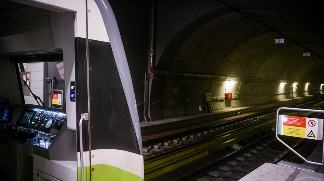 Μετρό Κορυδαλλού - Συρμός σε στάση