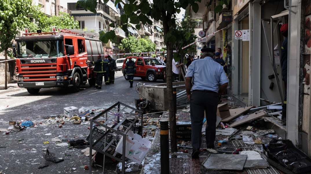 ΕΚΡΗΞΗ ΣΕ ΚΡΕΟΠΩΛΕΙΟ - ΜΙΝΙ ΜΑΡΚΕΤ ΚΟΝΤΑ ΣΤΟΝ ΣΤΑΘΜΟ ΛΑΡΙΣΗΣ (ΒΑΣΙΛΗΣ ΡΕΜΠΑΠΗΣ/EUROKINISSI)