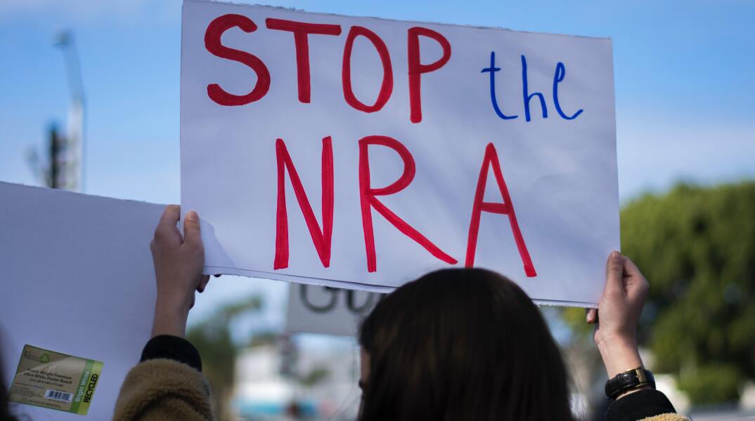 Το ισχυρό λόμπι των όπλων στις ΗΠΑ, το NRA