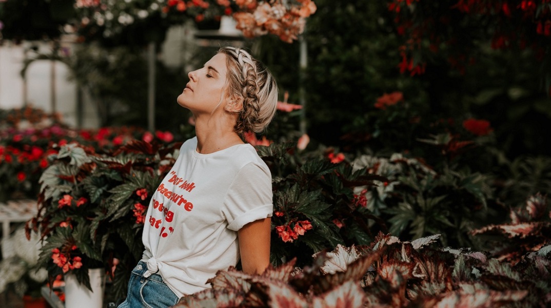 Ένα κορίτσι. 