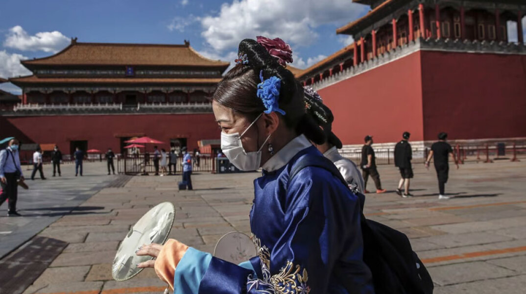 Χαλαρώνουν τα μέτρα για τον κορωνοϊό στο Πεκίνο