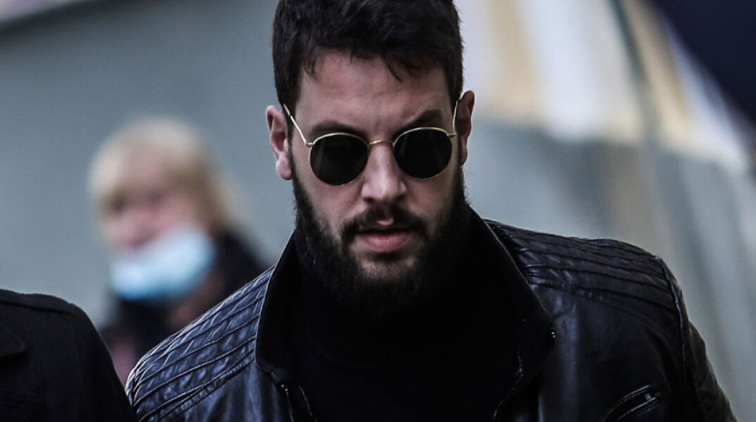 Ο Μάνος Δασκαλάκης κατέθεσε μήνυση μετά την αφαίρεση της σχολικής τσάντας της Τζωρτζίνας από το σπίτι στην Πάτρα