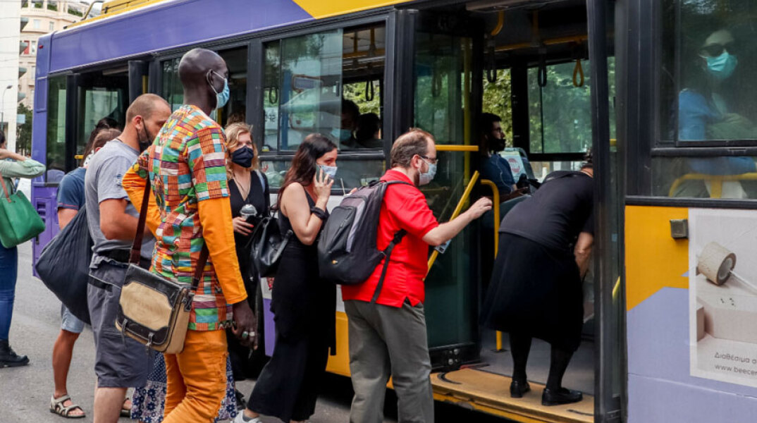 Οι μάσκες παραμένουν υποχρεωτικές στα ΜΜΜ και μετά την 1η Ιουνίου όταν καταργείται η μάσκα σε εσωτερικούς χώρους