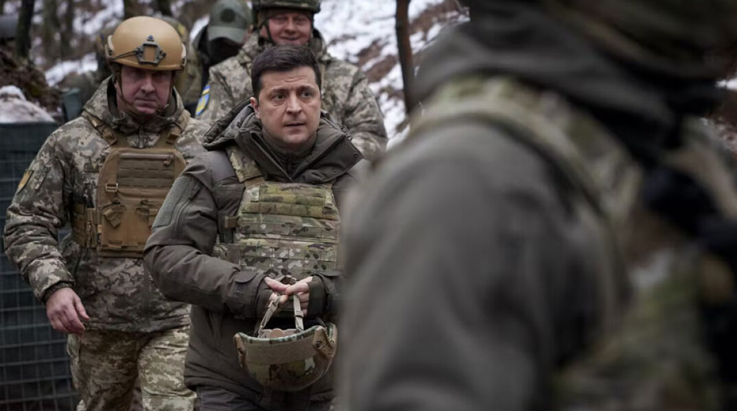 Ο Βολοντίμιρ Ζελένσκι, πρόεδρος της Ουκρανίας, στα χαρακώματα