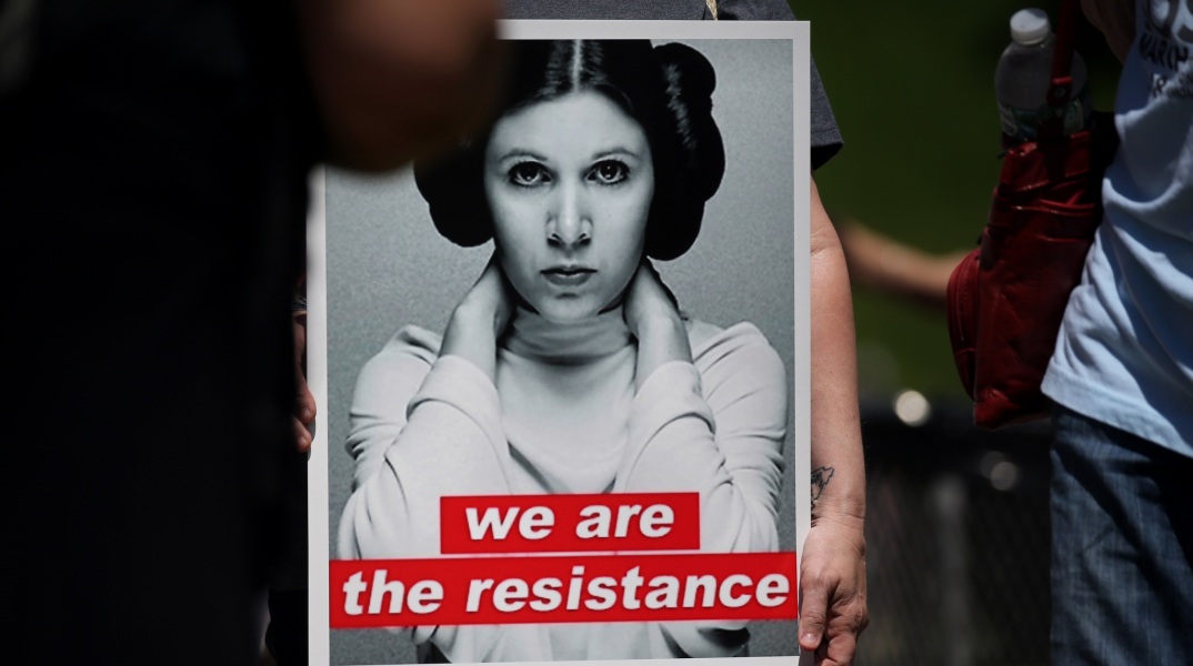Πλακάτ σε διαμαρτυρία για τις αμβλώσεις που απεικονίζει την πριγκίπισα Λέια από το Star Wars