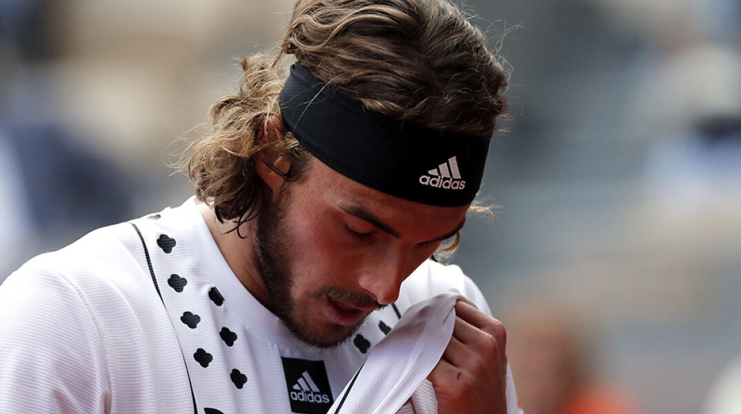 Ο Στέφανος Τσιτσιπάς ηττήθηκε στο Roland Garros και αποκλείστηκε στους «16»