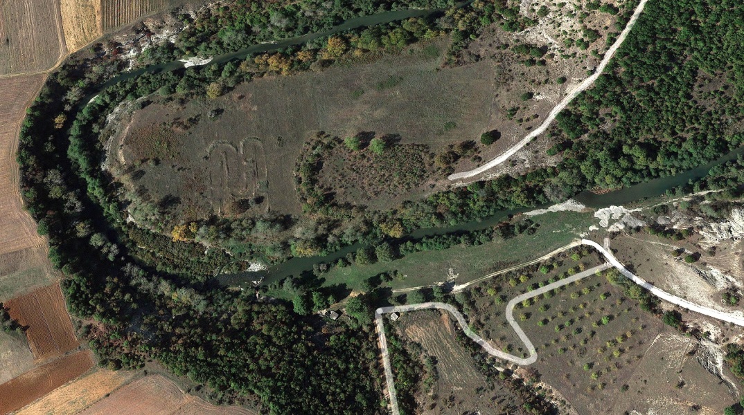 Πανοραμική φωτογραφία της κοιλάδας του Αλιάκνονα