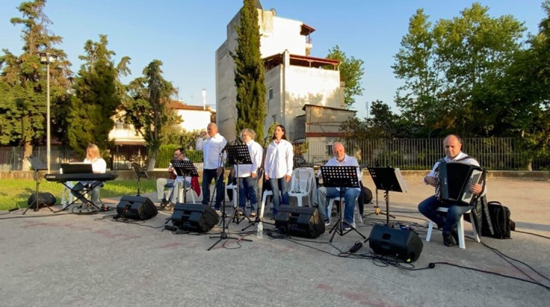 H Pfizer Hellas Band ξανά κοντά στην τρίτη ηλικία