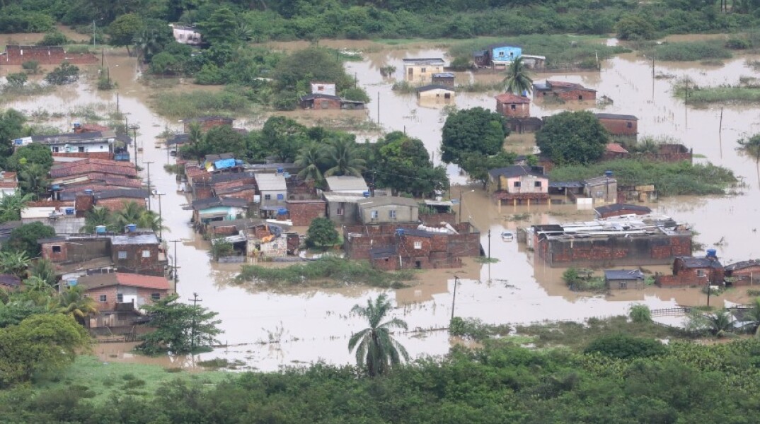 Κοσμογονία στη Βραζιλία - Εκατό οι νεκροί από τις καταρρακτώδεις βροχές