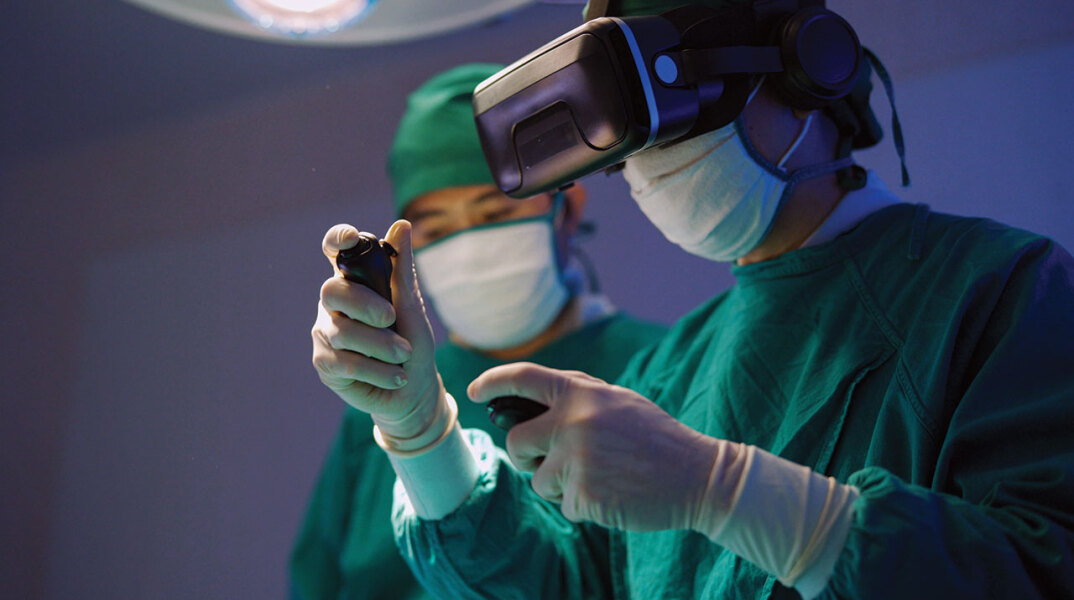 Χειρουργοί με ρομποτικό σύστημα