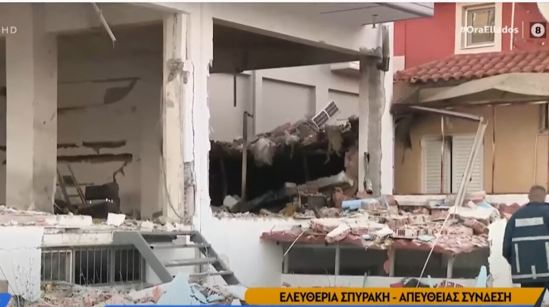 Έκρηξη στο Μενίδι: Βομβαρδισμένο τοπίο ο χώρος παλαιού ξυλουργείου - Μπάζα και γκρεμισμένοι τοίχοι