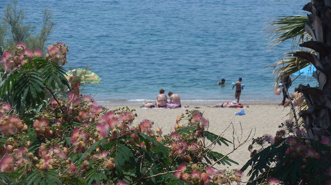 Ύμνοι των Financial Times: Καλοκαιρινές διακοπές σημαίνει Ελλάδα