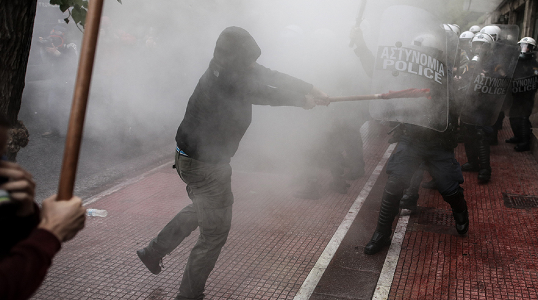 Επεισόδια μεταξύ φοιτητών και αστυνομικών των ΜΑΤ