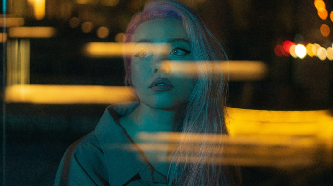 Ένα κορίτσι. 