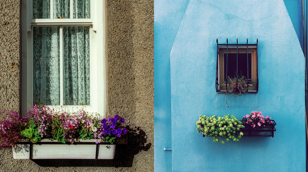 Παράθυρα με ζαρντινιέρες με λουλούδια