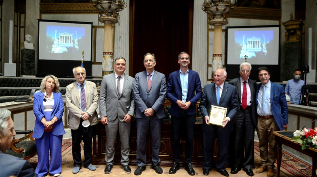 Ο δήμαρχος Αθηναίων Κώστας Μπακογιάννης στην υπογραφή του μνημονίου συνεργασίας για την ανάδειξη της Ακαδημίας Πλάτωνος