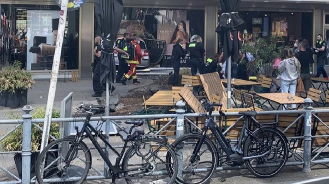 Γερμανία: Όχημα έπεσε πάνω σε πλήθος - 10 τραυματίες