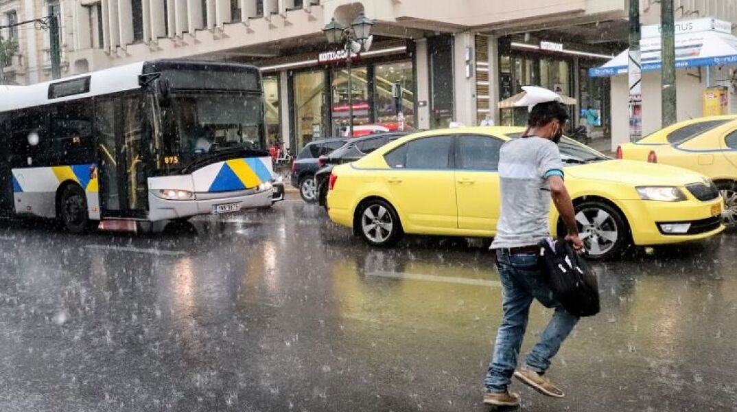 Καταιγίδα στο κέντρο της Αθήνας
