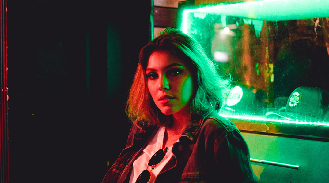 Ένα κορίτσι.