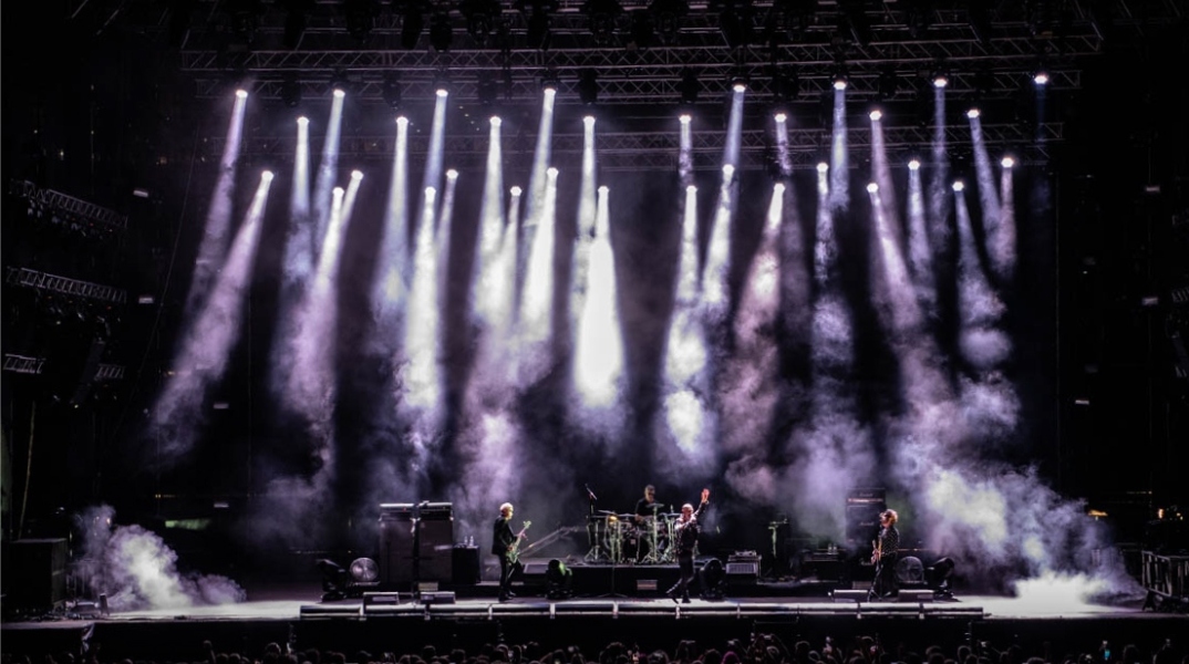 Στιγμιότυπο από τη συναυλία των Bauhaus στο φεστιβάλ Release Athens 