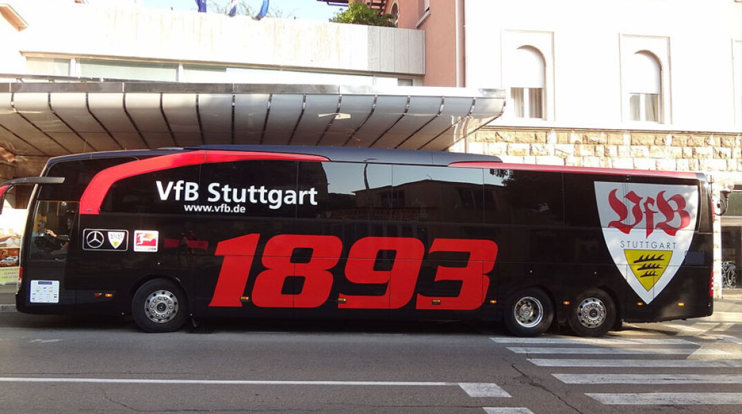 Το πούλμαν της Στουτγκάρδης έξω από γήπεδο στη Γερμανία