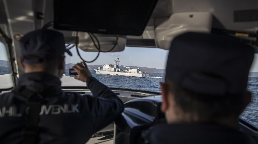 Τουρκία: Μέλη του τουρκικού λιμενικού μέσα σε σκάφος της ακτοφυλακής