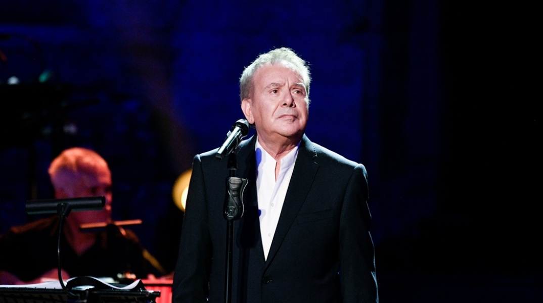 Μανώλης Μητσιάς