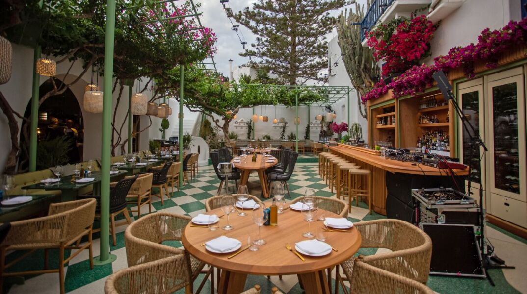 TUYA, το νέο hot εστιατόριο στην καρδιά της Μυκόνου