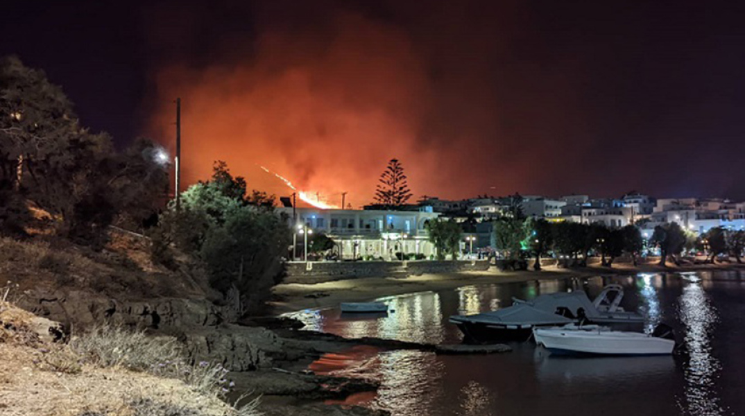 Φωτιά στην Πάρο: Αναζωπυρώσεις τα ξημερώματα