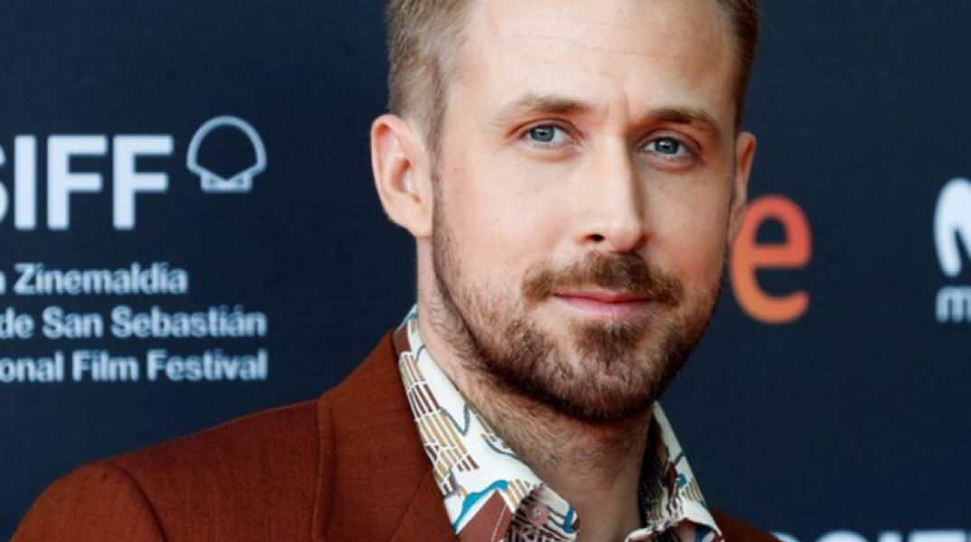 Σχεδόν αγνώριστος ο Ryan Gosling ως Ken στην ταινία "Barbie" με την Margot Robbie (ΦΩΤΟ)  