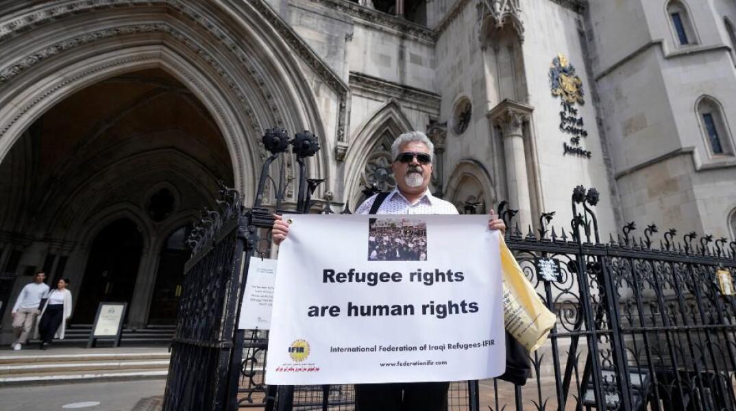 Βρετανία: Η πτήση που θα μετέφερε μετανάστες στη Ρουάντα ακυρώνεται, οδυνηρή ήττα για τον Μπόρις Τζόνσον	