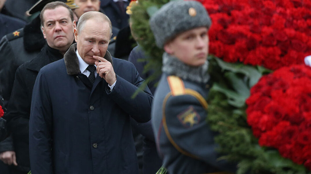 Ο Ντμίτρι Μεντβέντεφ, όπως και ο Βλαντίμιρ Πούτιν, απειλεί με αφανισμό την Ουκρανία