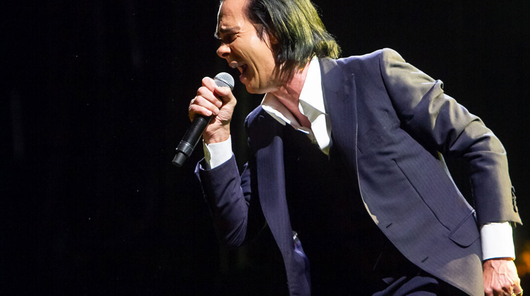 Στιγμιότυπο από τη συναυλία του Nick Cave στο Release Athens, στην Αθήνα