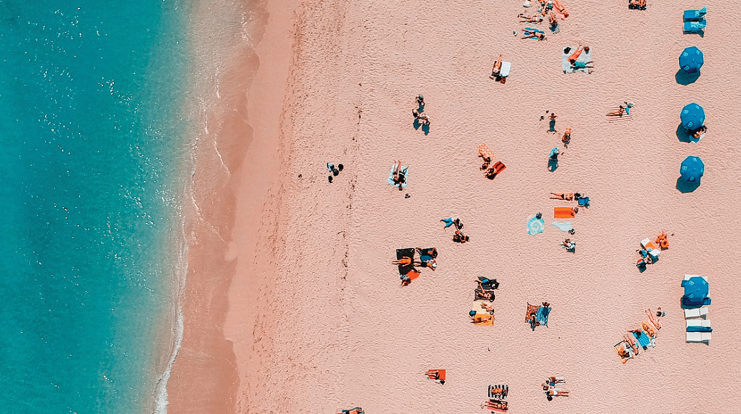 Λουόμενοι σε παραλία