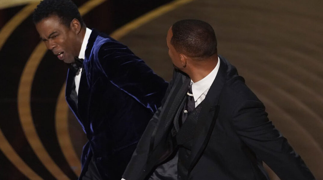 Ο Γουίλ Σμιθ χαστουκίζει τον Κρις Ροκ στα Όσκαρ 2022