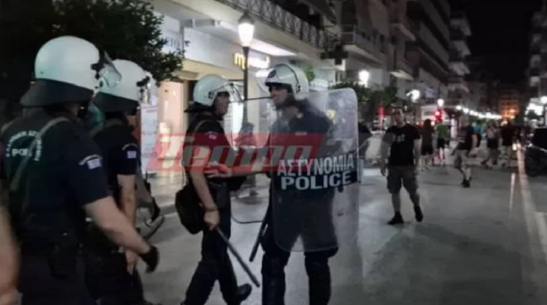 Επεισόδια μεταξύ αντιεξουσιαστών και ΜΑΤ στο κέντρο της Πάτρας