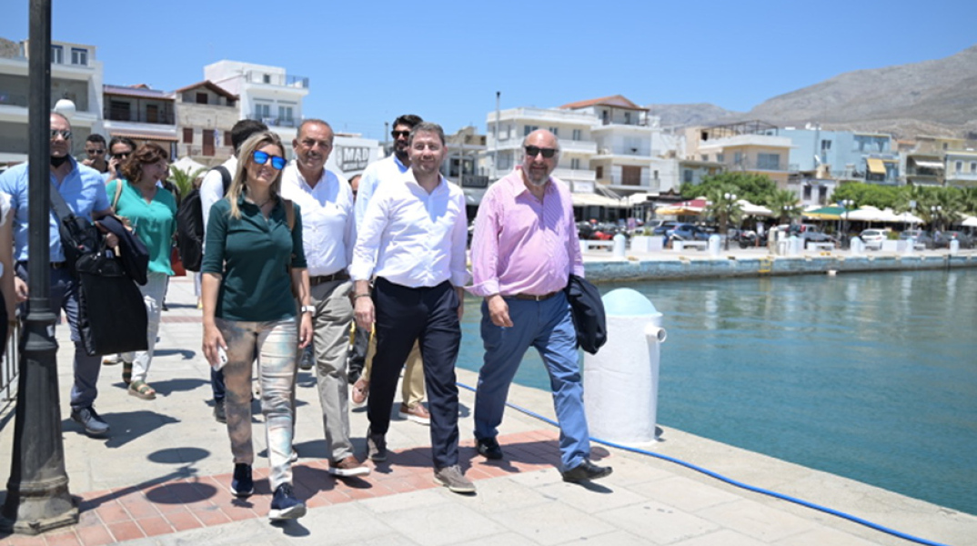 Περιοδεία στην Κάλυμνο πραγματοποίησε ο Νίκος Ανδρουλάκης