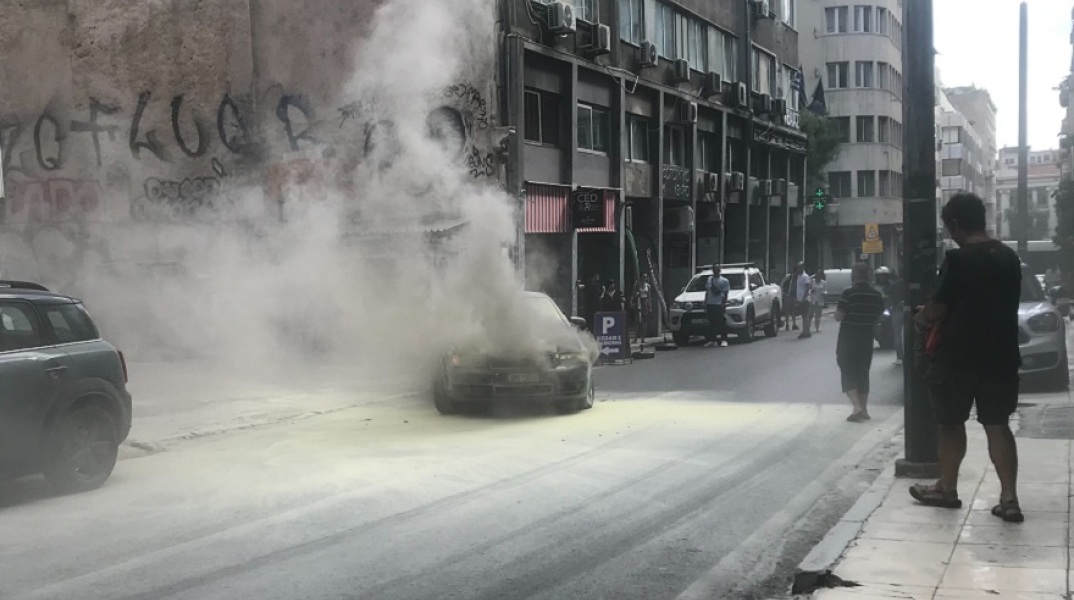 Αυτοκίνητο εξερράγη στη Χαριλάου Τρικούπη