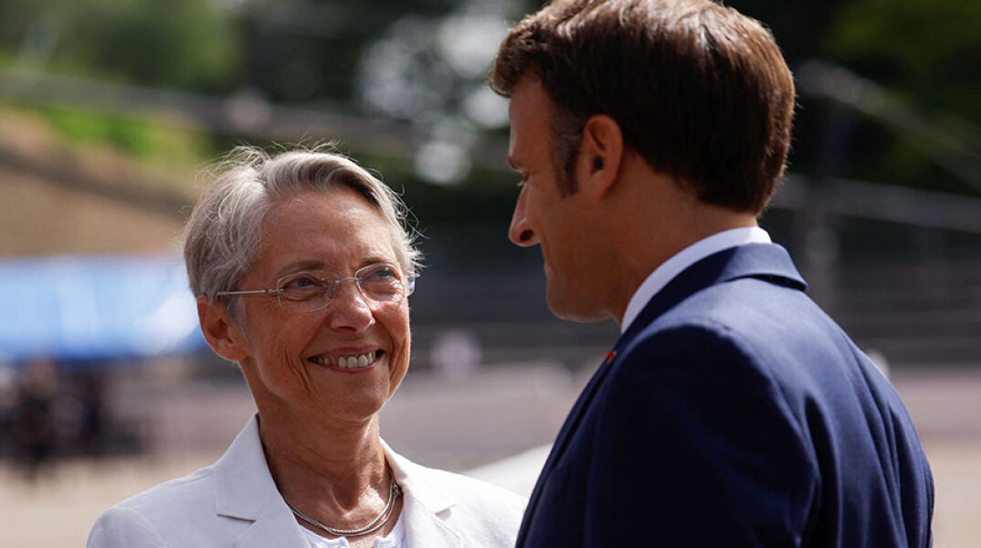 Η πρωθυπουργός τη Γαλλίας Ελιζαμπέτ Μπορν και ο Εμανουέλ Μακρόν