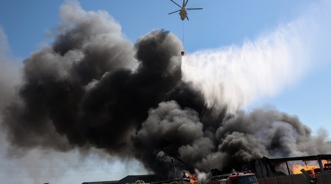 Φωτιά σε αποθήκη με ξύλα στην Κρήτη 