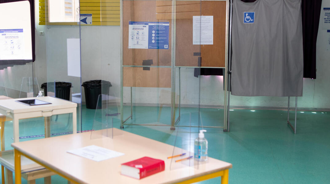 Άδειο εκλογικό τμήμα στη Γαλλία