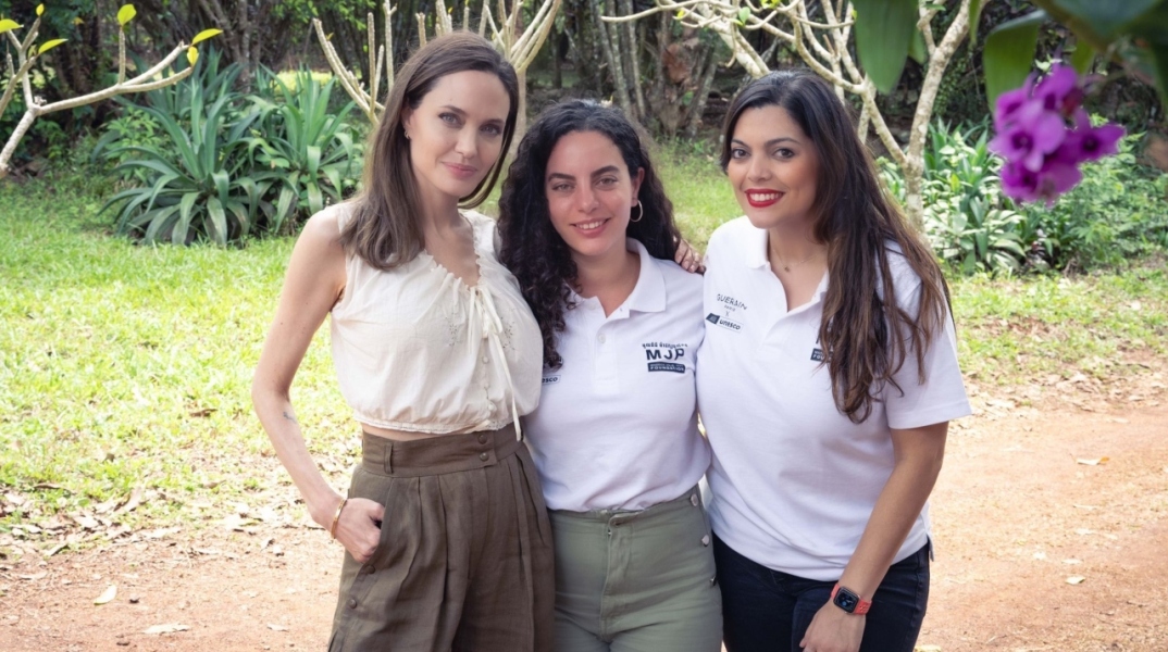 Η Αγγελίνα Κανελλοπούλου με την Αντζελίνα Τζολί