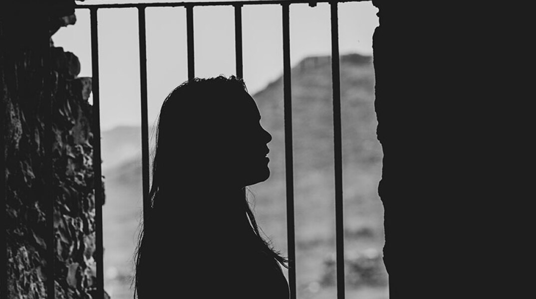 Λάρισα: Μητέρα κρατούσε έγκλειστη την κόρη της σε διαμέρισμα για 42 χρόνια