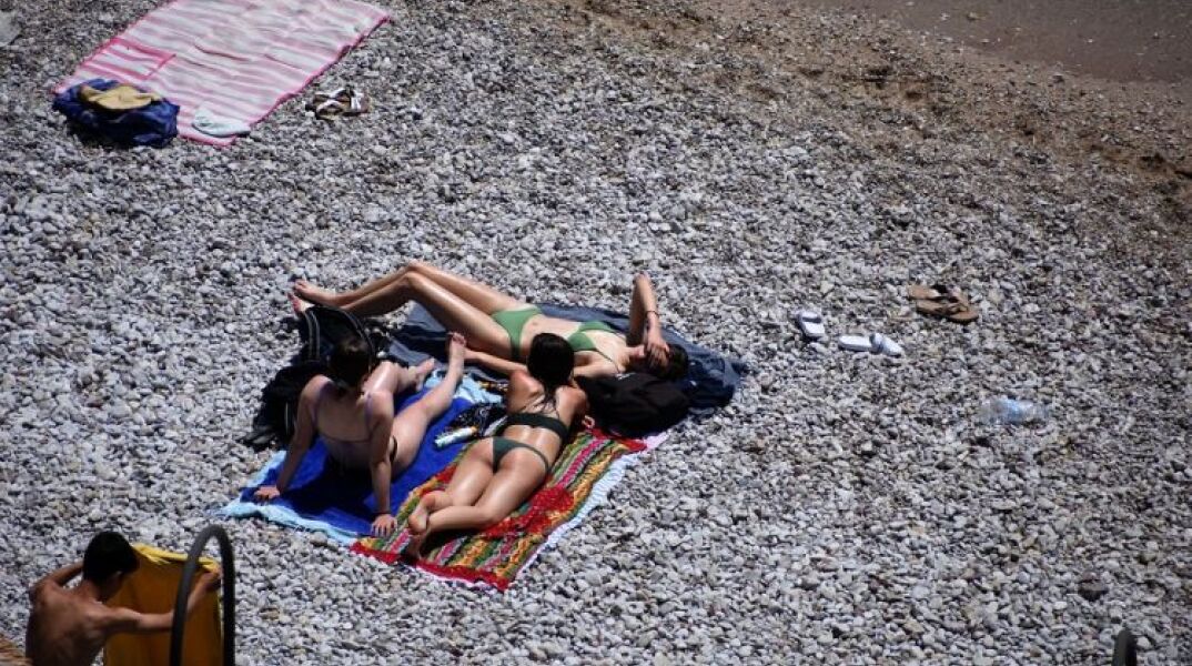 Καιρός αύριο: Ξεκινά ο πρώτος καύσωνας με ηλιοφάνεια και υψηλές θερμοκρασίες 