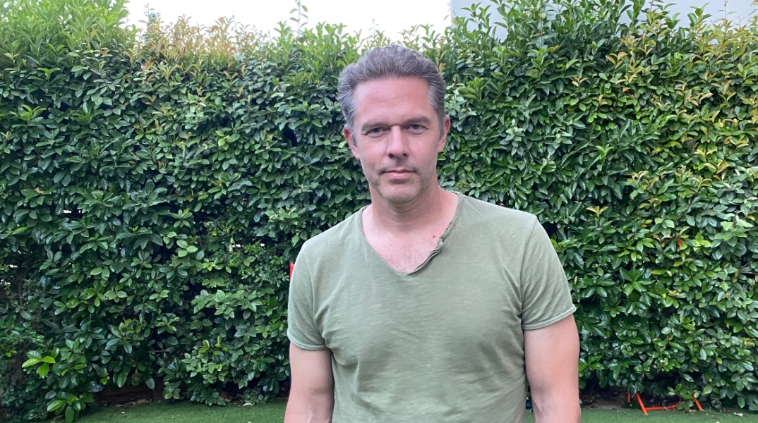 Ο Χρήστος Λούλης στο σπίτι του