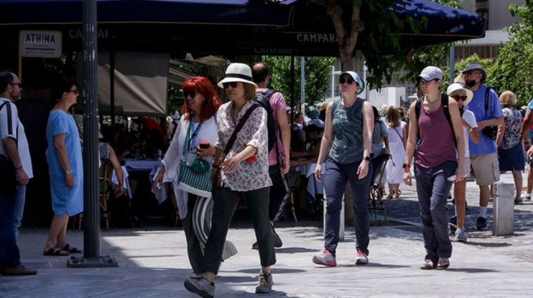 Αθήνα - Πολίτες με μάσκα © EUROKINNISSI/ΠΑΝΑΓΟΠΟΥΛΟΣ ΓΙΑΝΝΗΣ  