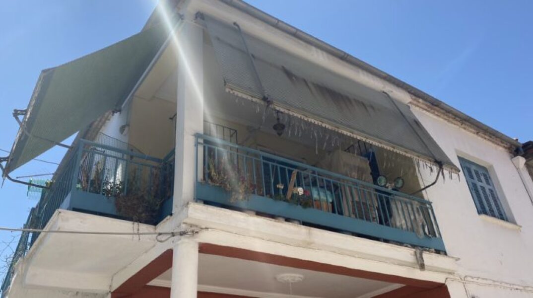 Λάρισα: Το σπίτι όπου υπήρξε κλεισμένη επί 42χρονια η γυναίκα