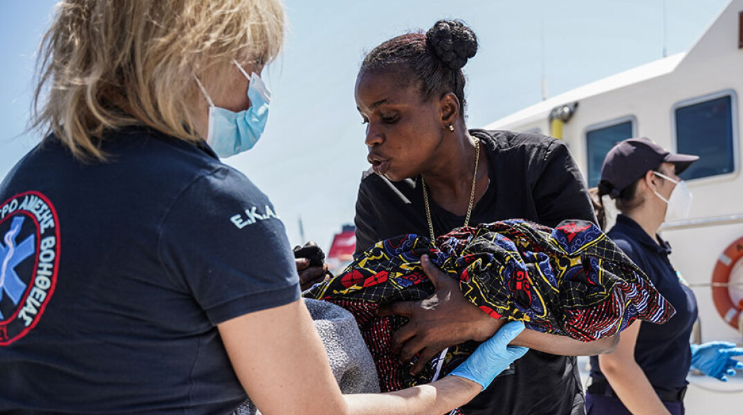 Μετανάστρια γέννησε στη βραχονησίδα Μπαρμπαλιάς